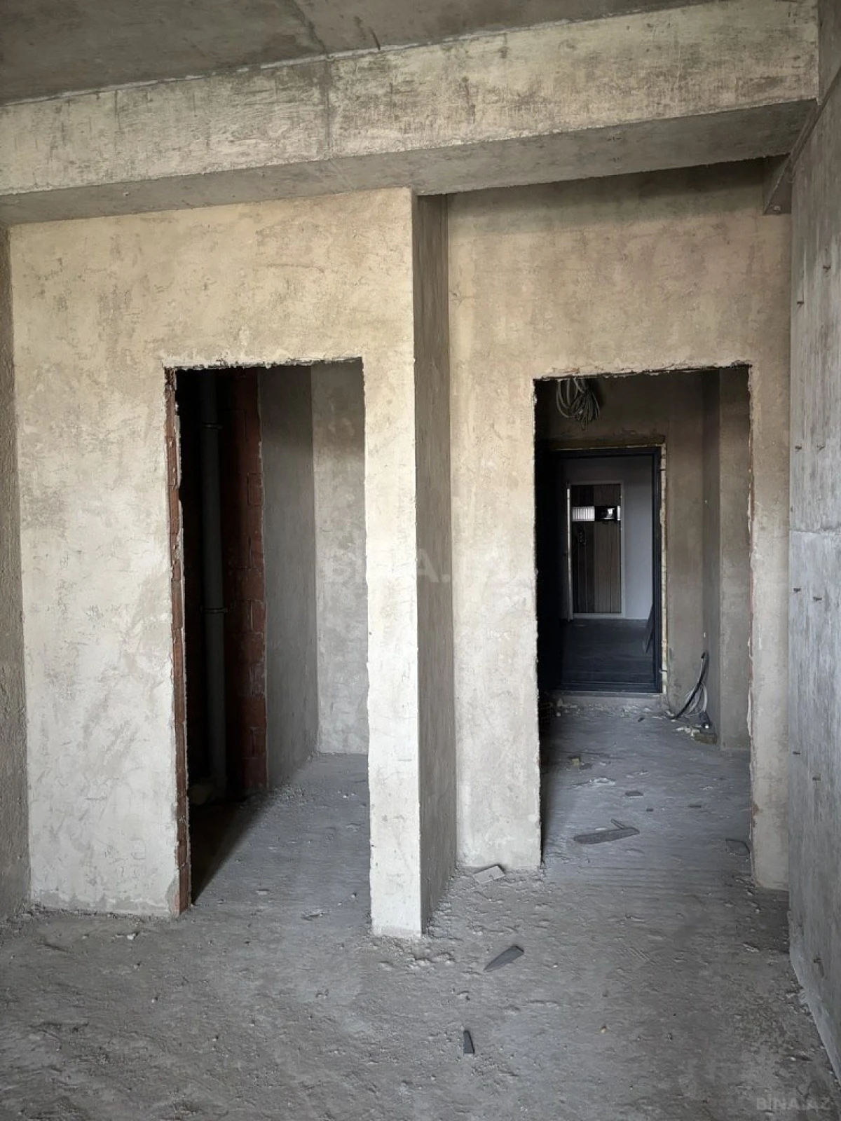 Satılır 5 otaqlı mənzil 330 m²