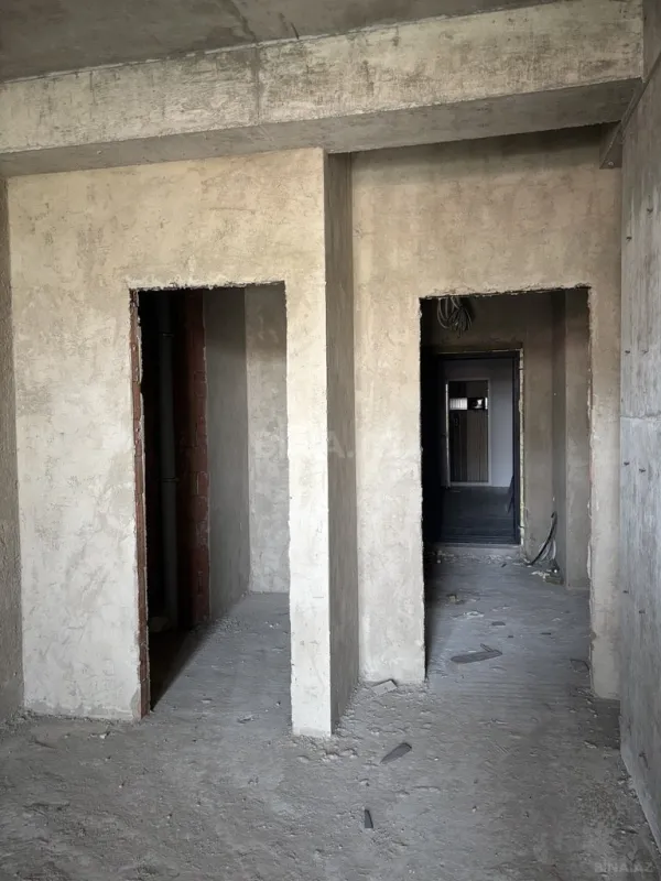 Satılır 5 otaqlı mənzil 330 m²