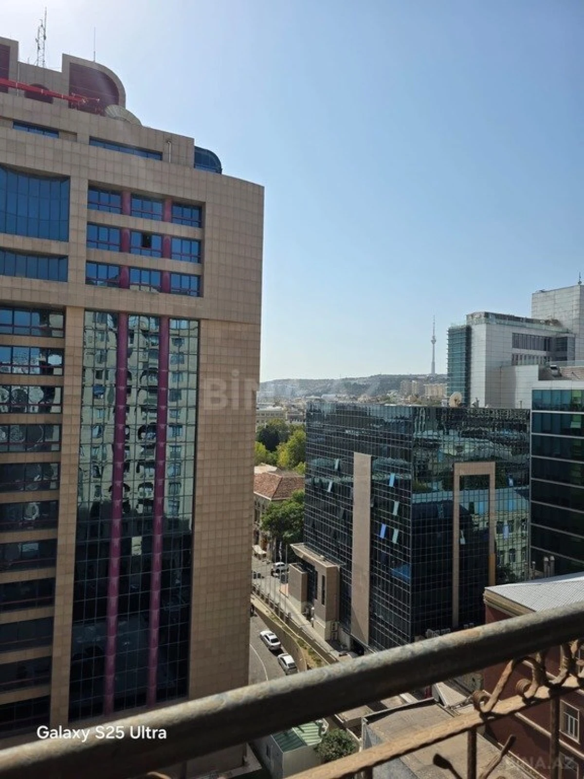 Satılır 5 otaqlı mənzil 330 m²
