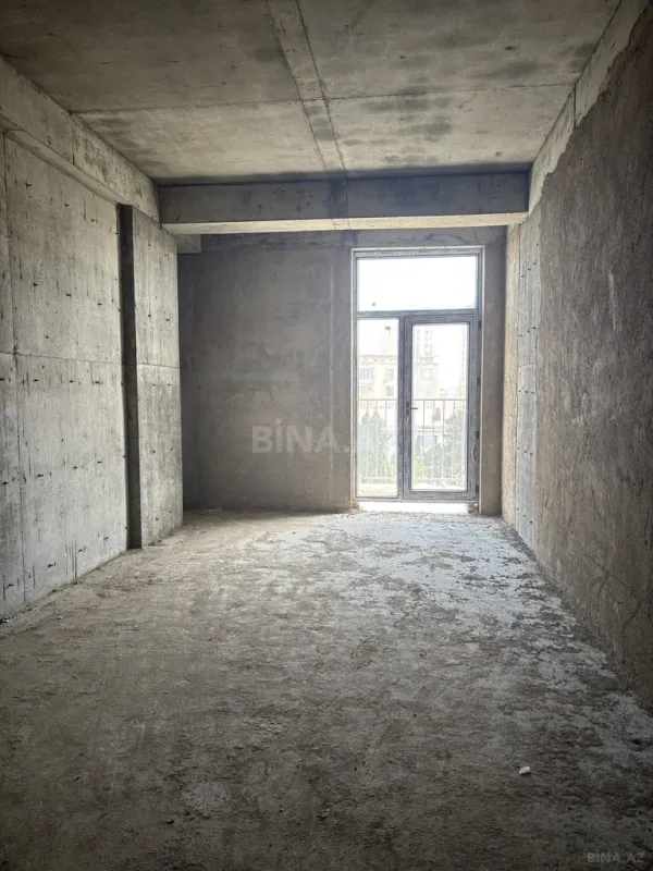 Satılır 5 otaqlı mənzil 330 m²