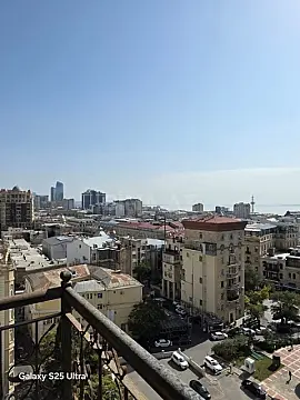 Satılır 4 otaqlı mənzil 175 m²