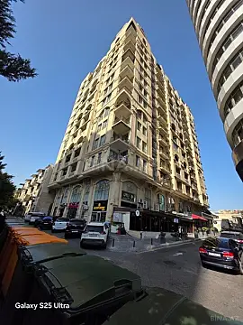 Satılır 4 otaqlı mənzil 175 m²