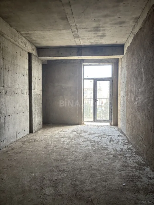 Satılır 4 otaqlı mənzil 175 m²