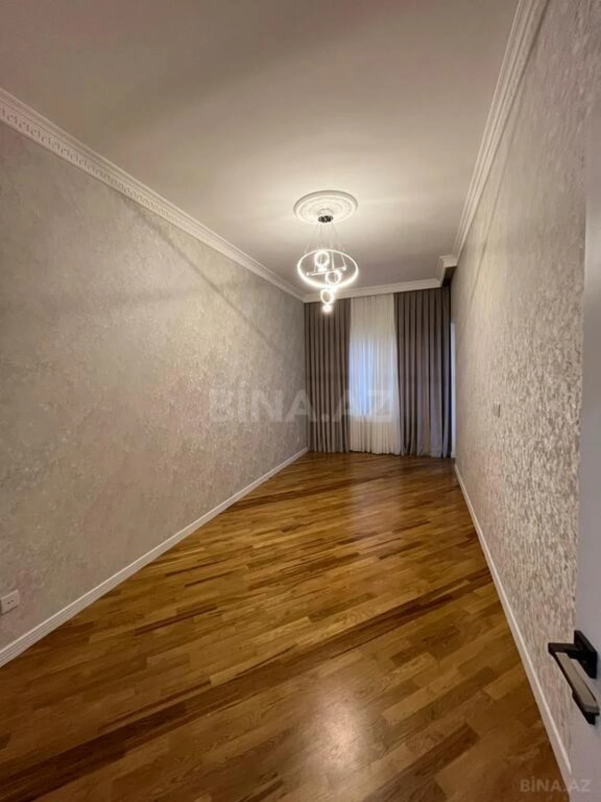 Satılır 2 otaqlı mənzil 75 m²