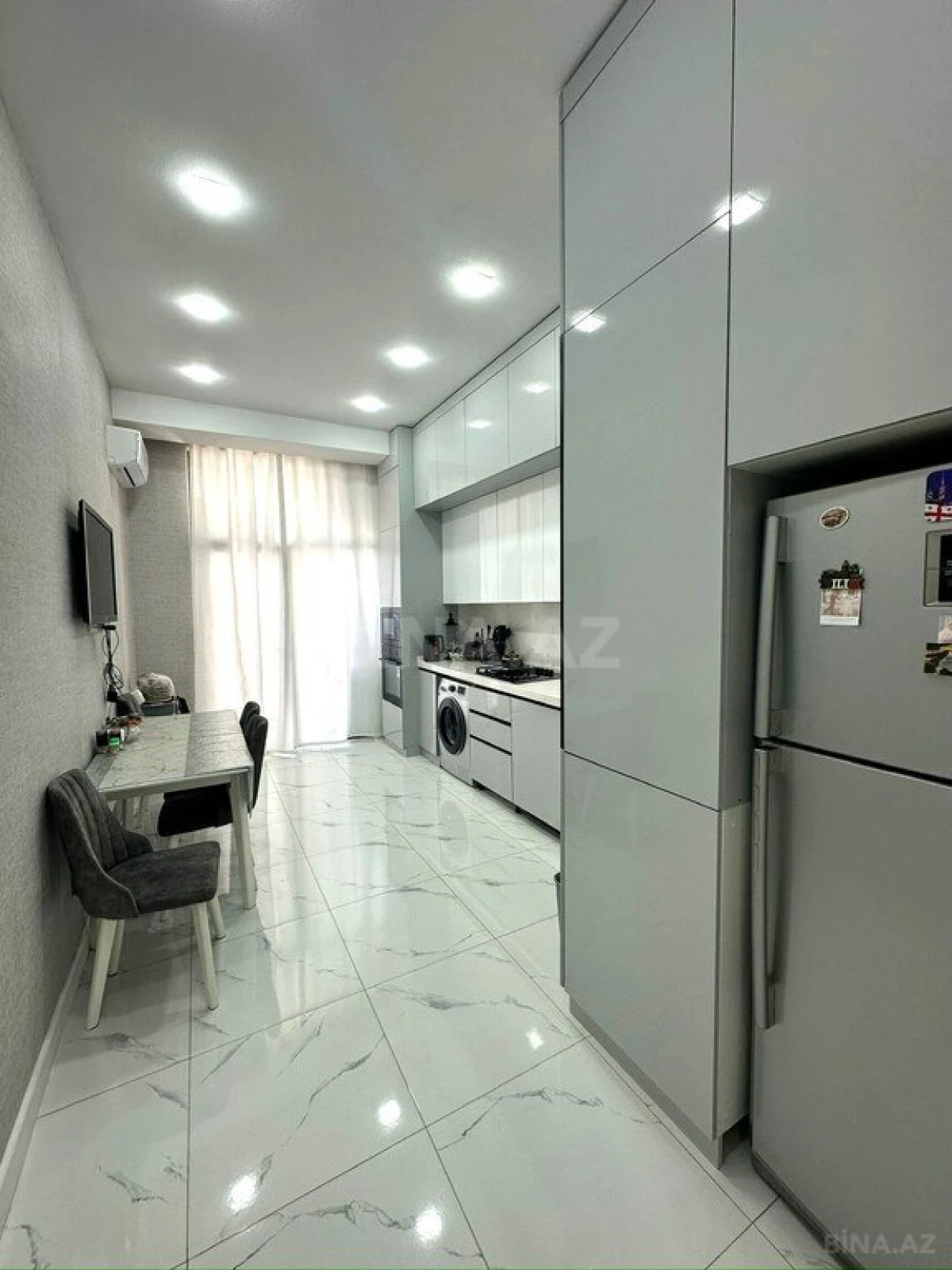 Satılır 4 otaqlı mənzil 127 m²