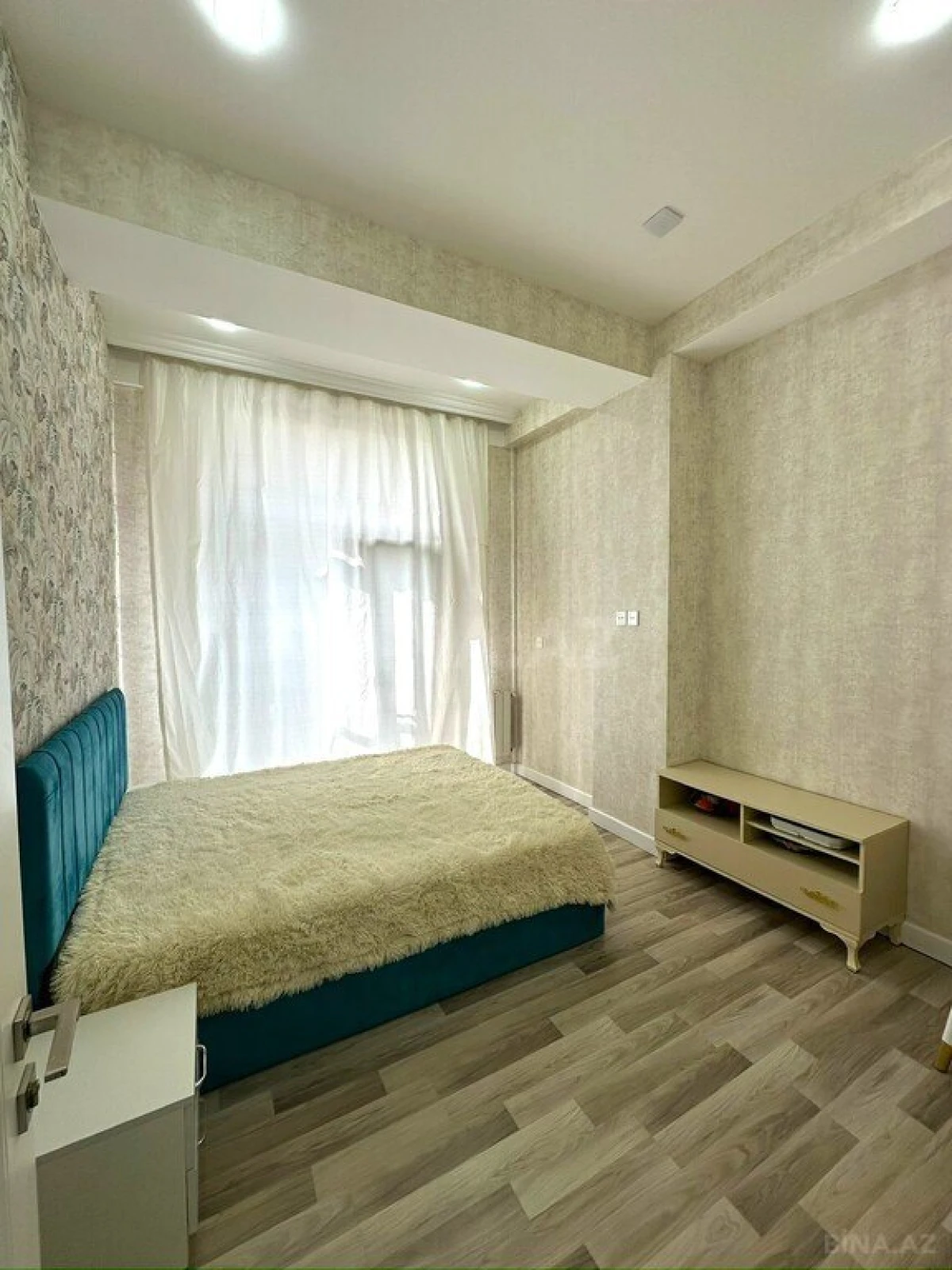Satılır 4 otaqlı mənzil 127 m²