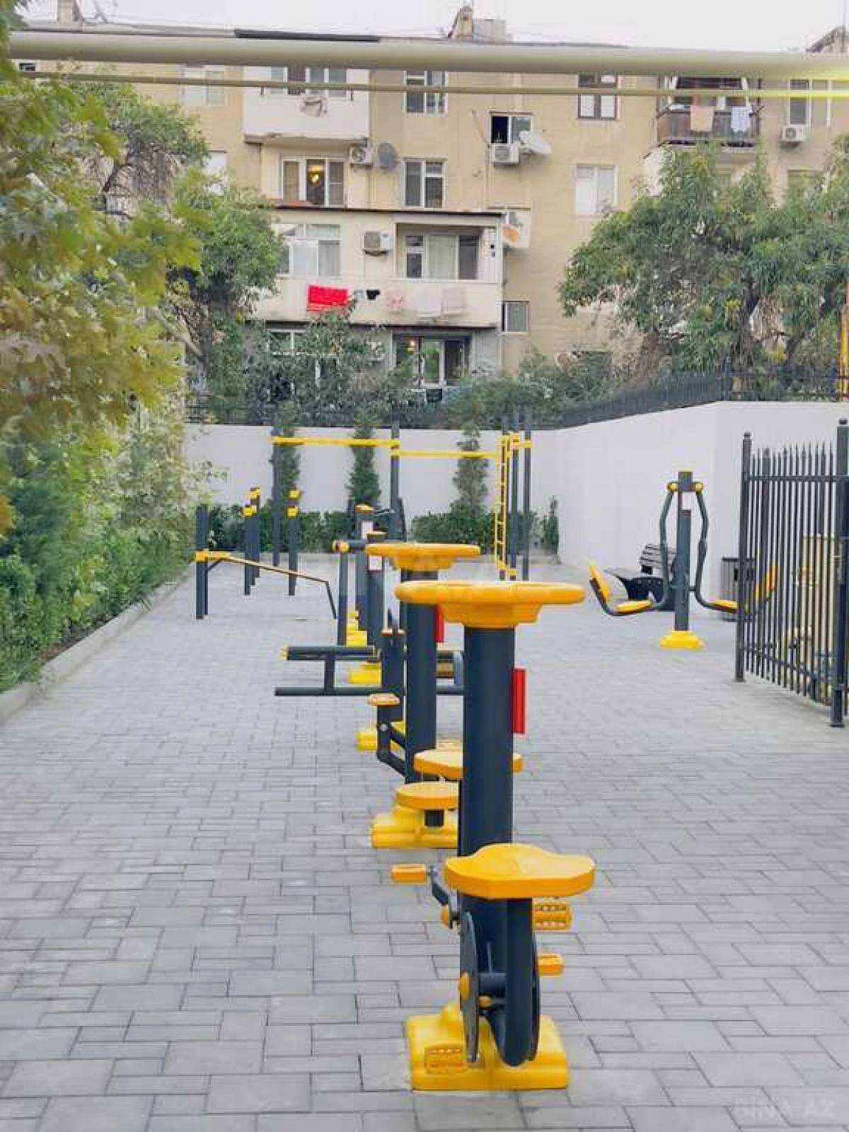 Satılır 4 otaqlı mənzil 127 m²