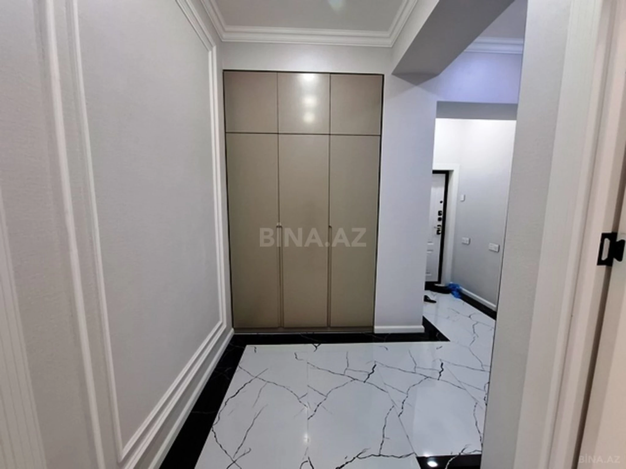 Satılır 2 otaqlı mənzil 77 m²