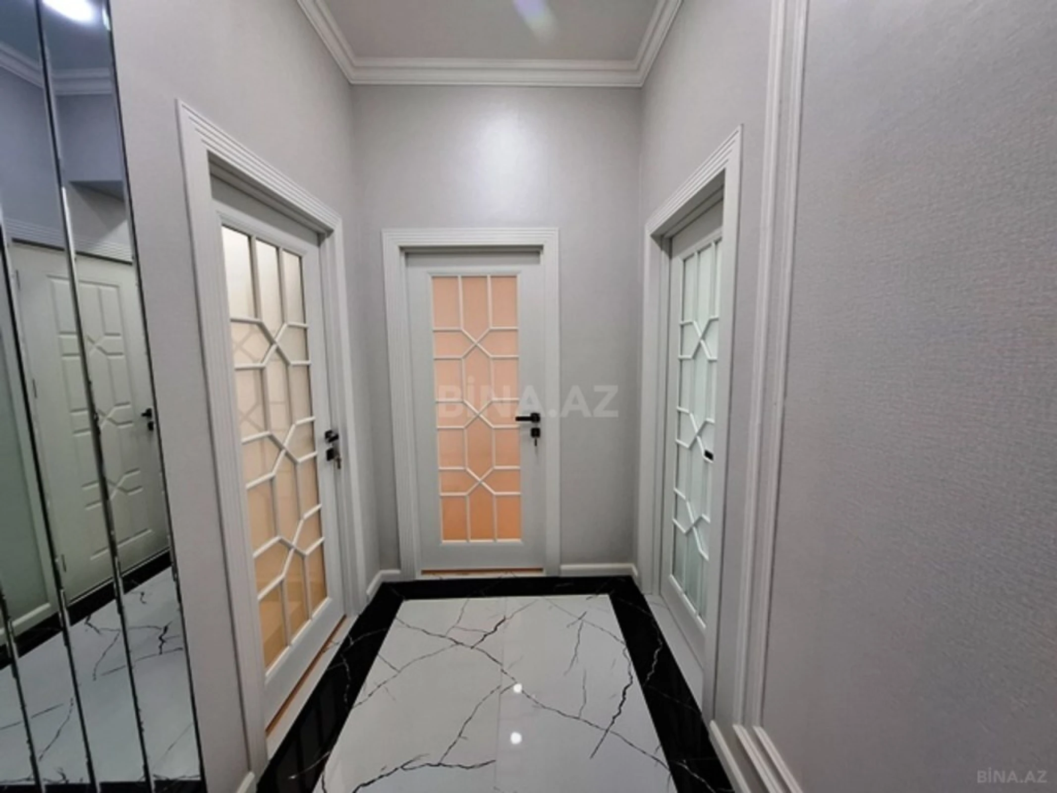 Satılır 2 otaqlı mənzil 77 m²