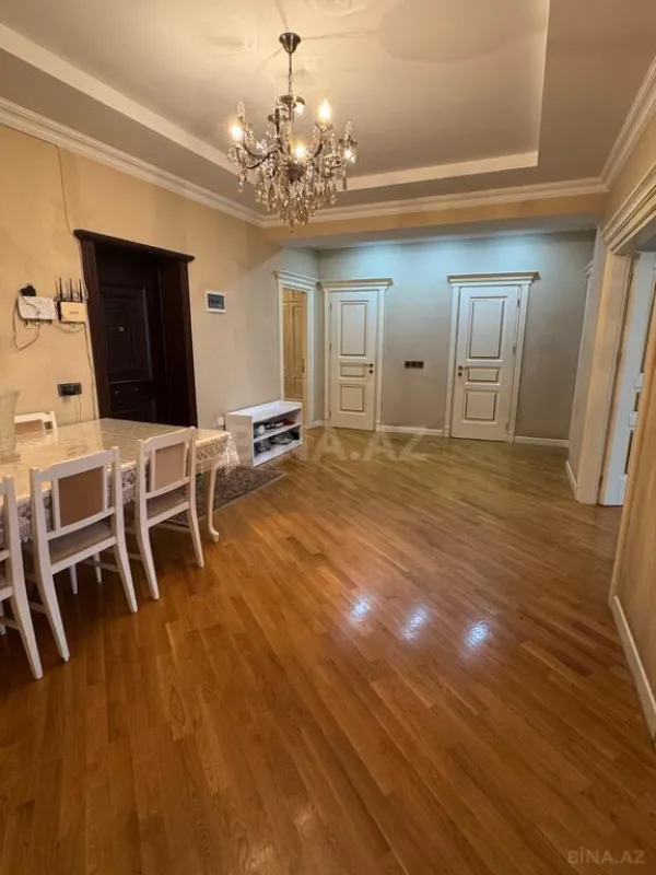 Satılır 3 otaqlı mənzil 120 m²