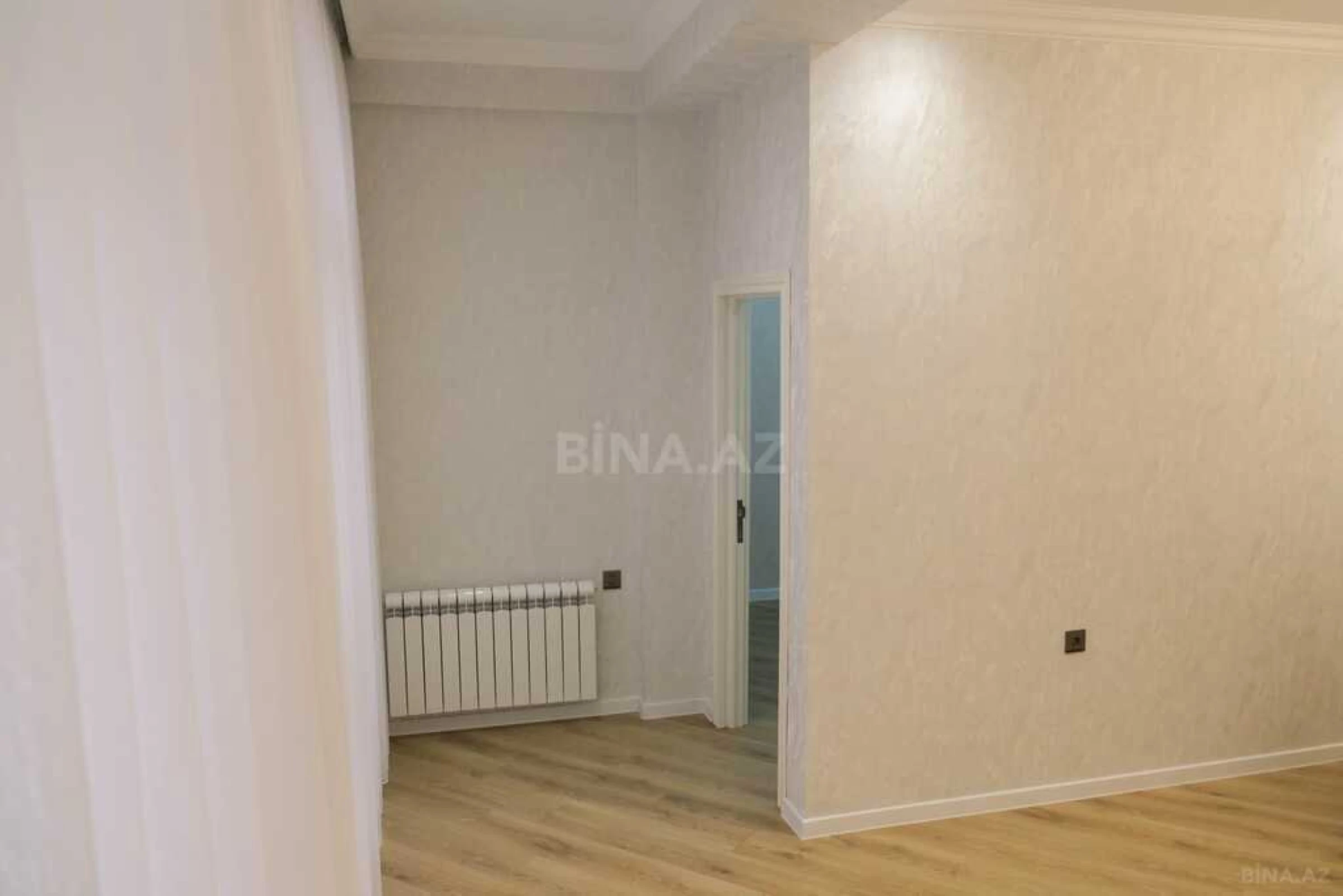 Satılır 4 otaqlı mənzil 151 m²