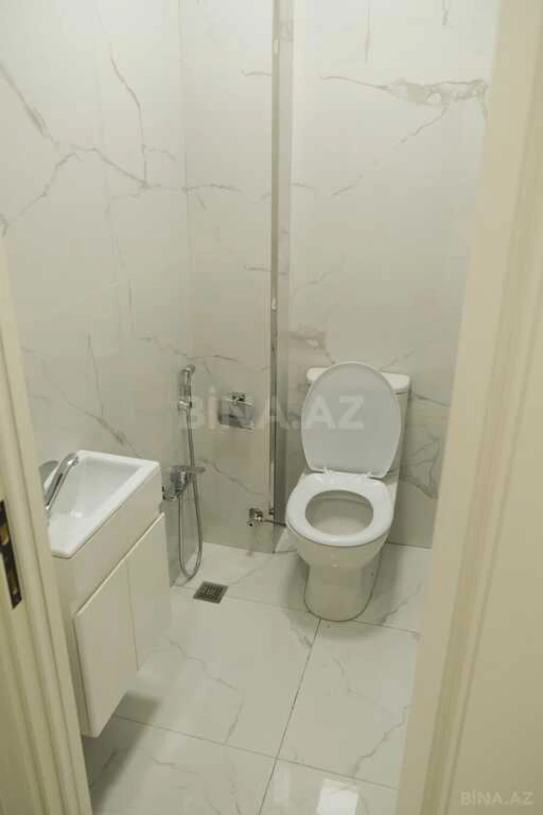 Satılır 4 otaqlı mənzil 151 m²