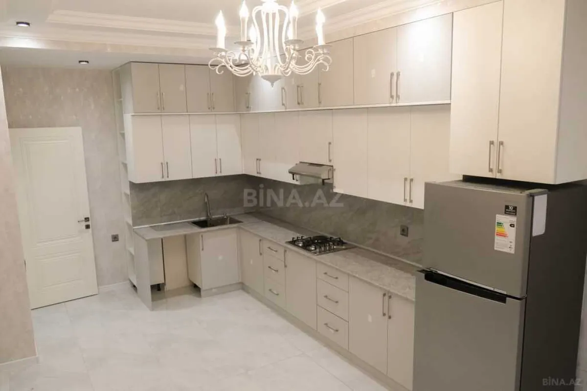 Satılır 4 otaqlı mənzil 151 m²