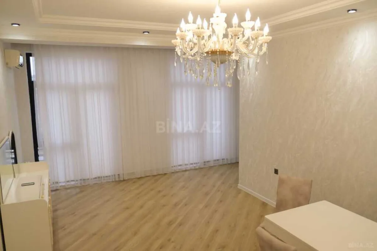 Satılır 4 otaqlı mənzil 151 m²