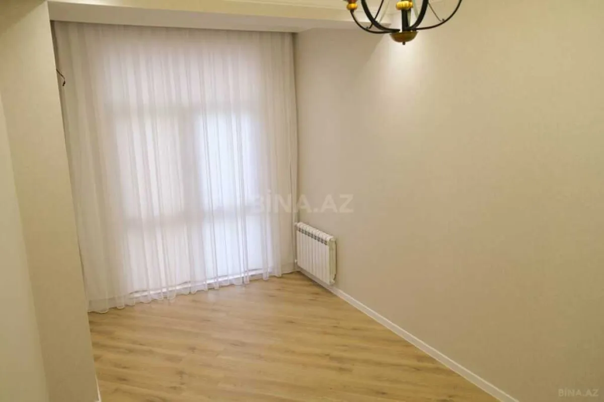 Satılır 4 otaqlı mənzil 151 m²