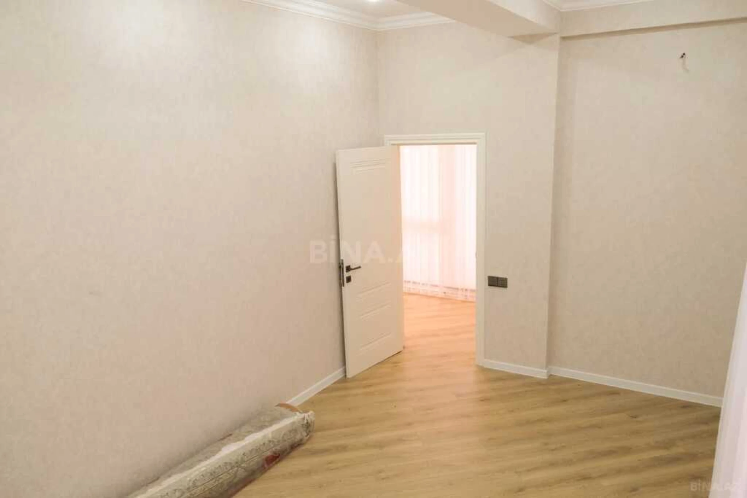 Satılır 4 otaqlı mənzil 151 m²