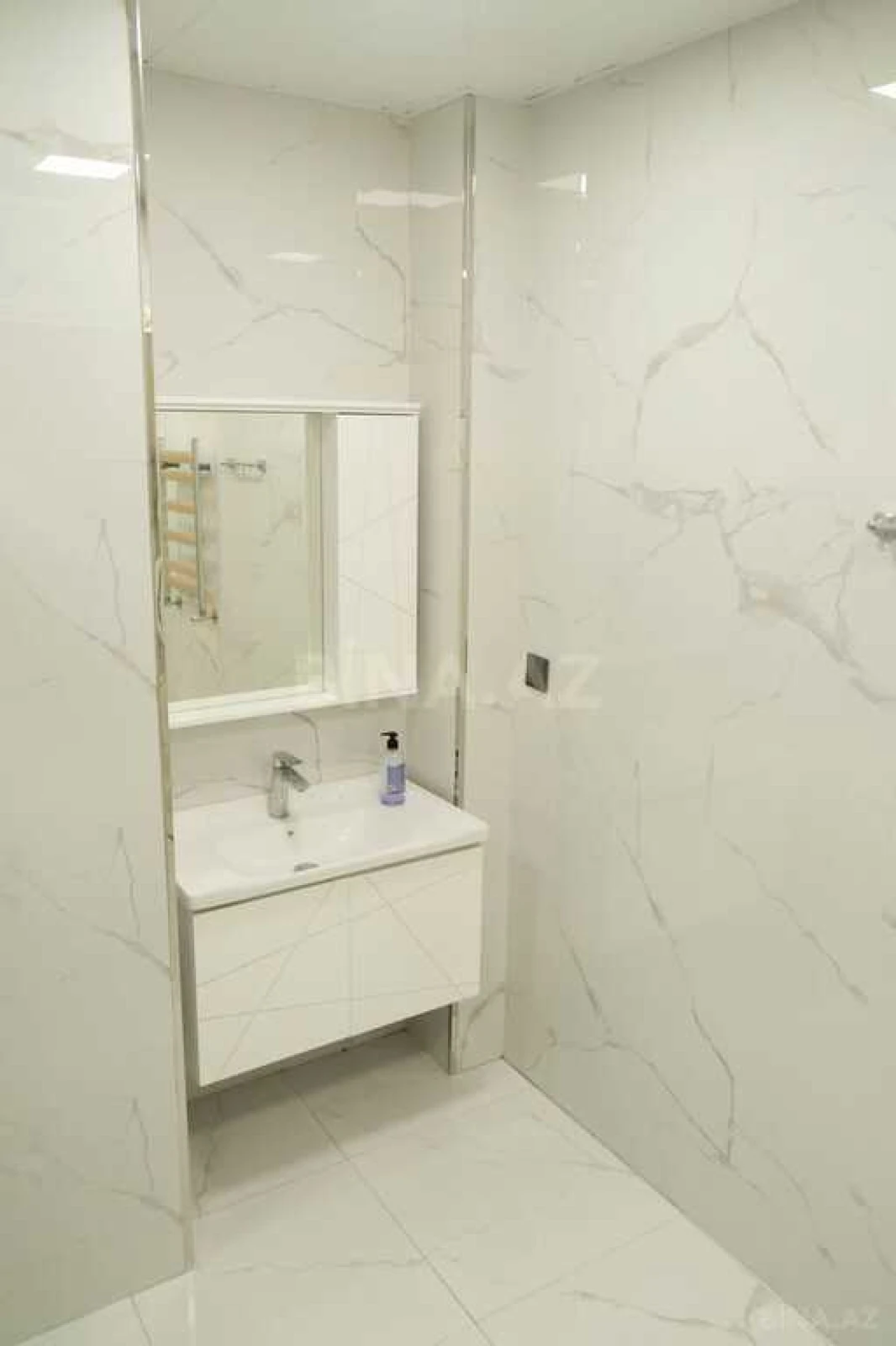 Satılır 4 otaqlı mənzil 151 m²