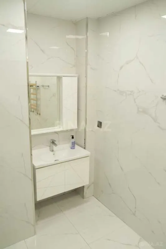 Satılır 4 otaqlı mənzil 151 m²