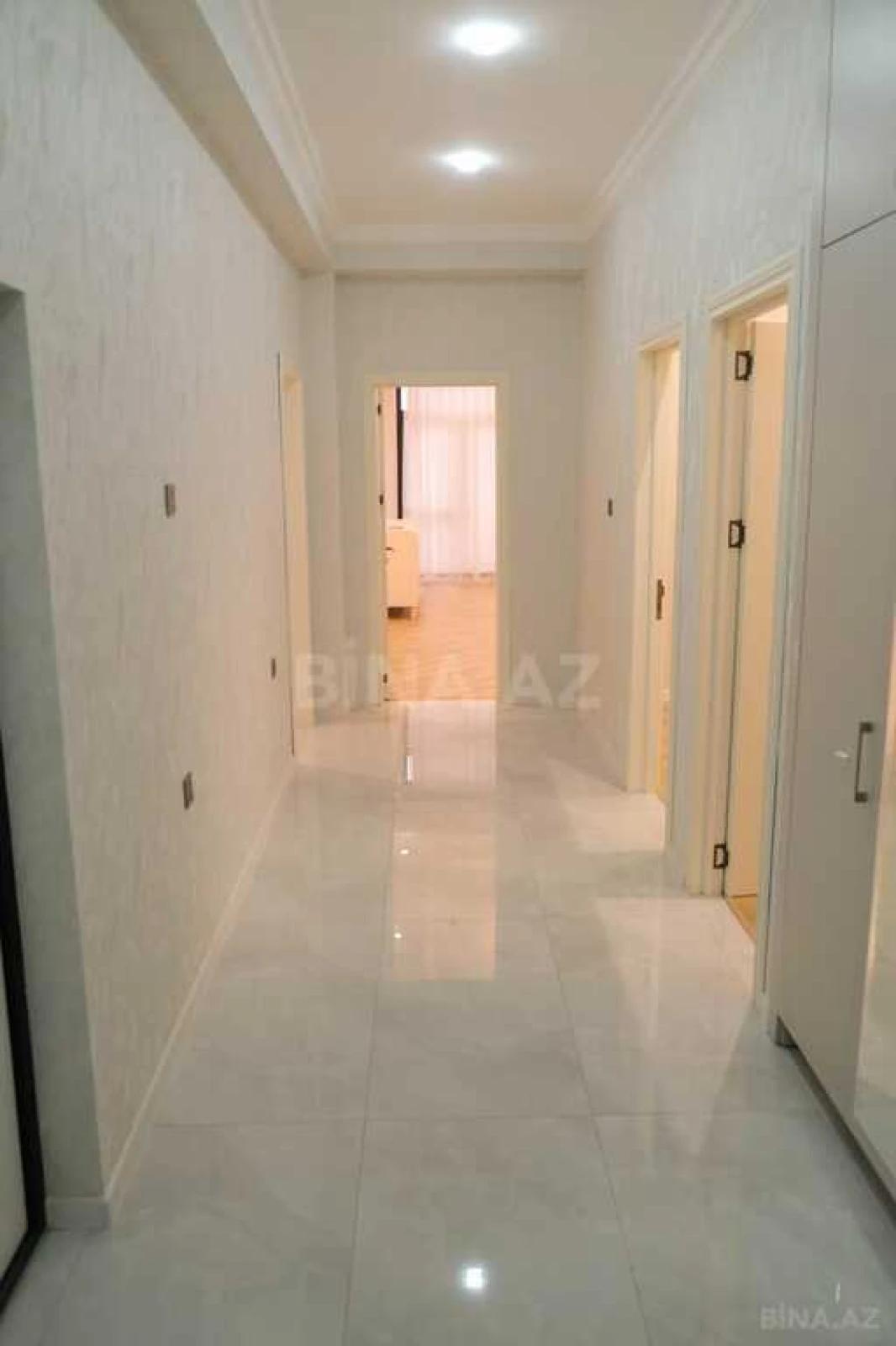 Satılır 4 otaqlı mənzil 151 m²