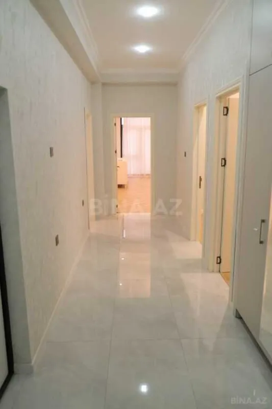 Satılır 4 otaqlı mənzil 151 m²