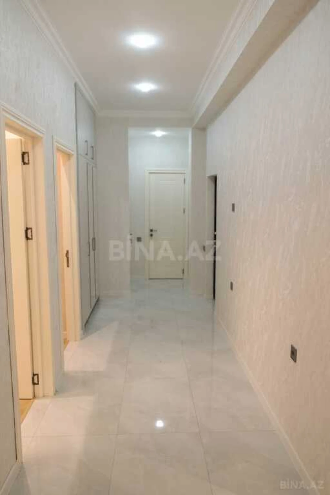 Satılır 4 otaqlı mənzil 151 m²