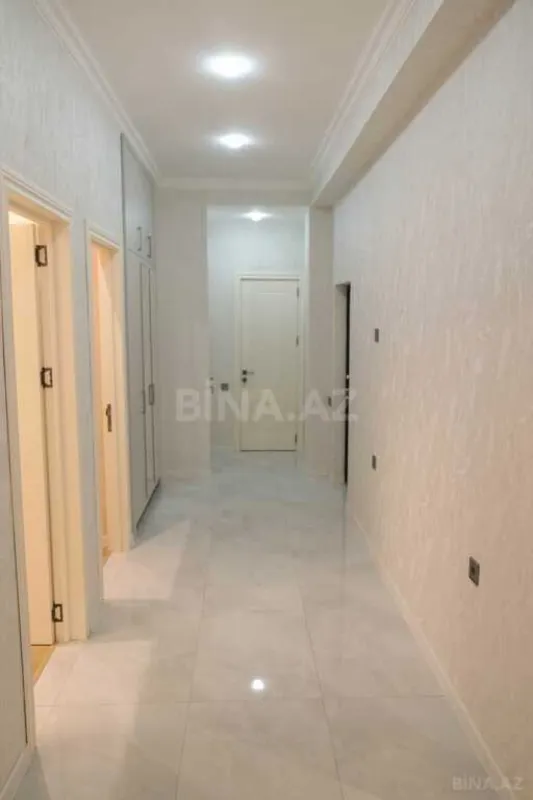 Satılır 4 otaqlı mənzil 151 m²
