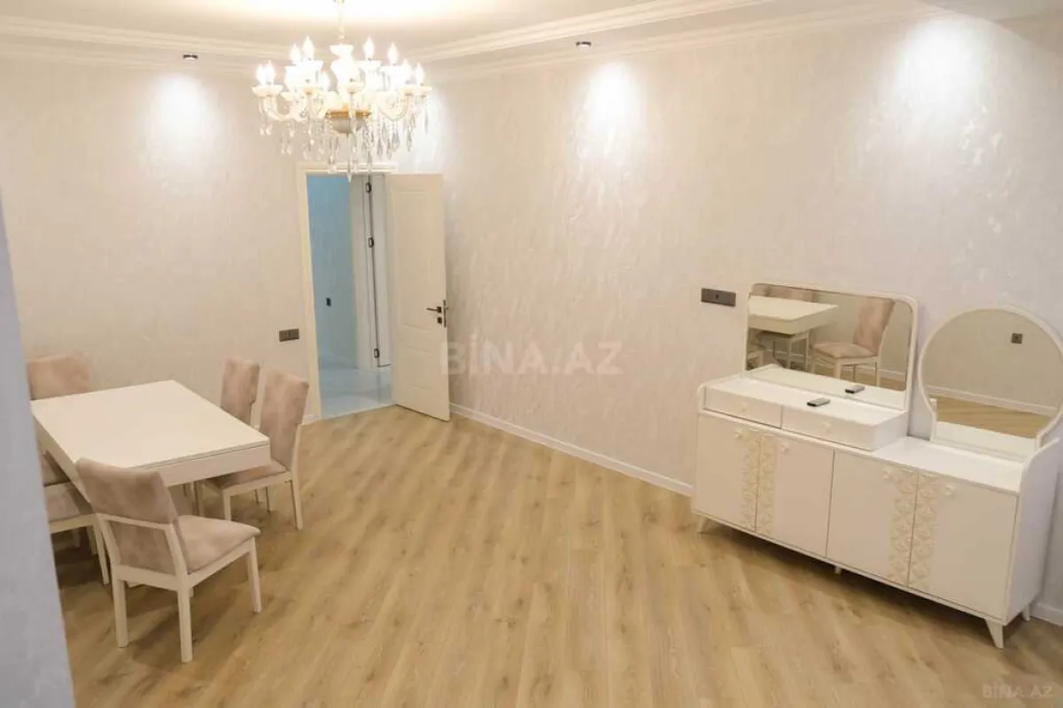 Satılır 4 otaqlı mənzil 151 m²