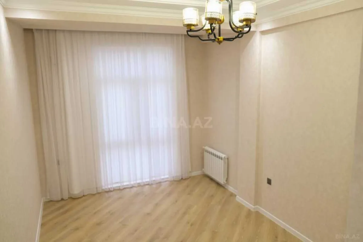 Satılır 4 otaqlı mənzil 151 m²