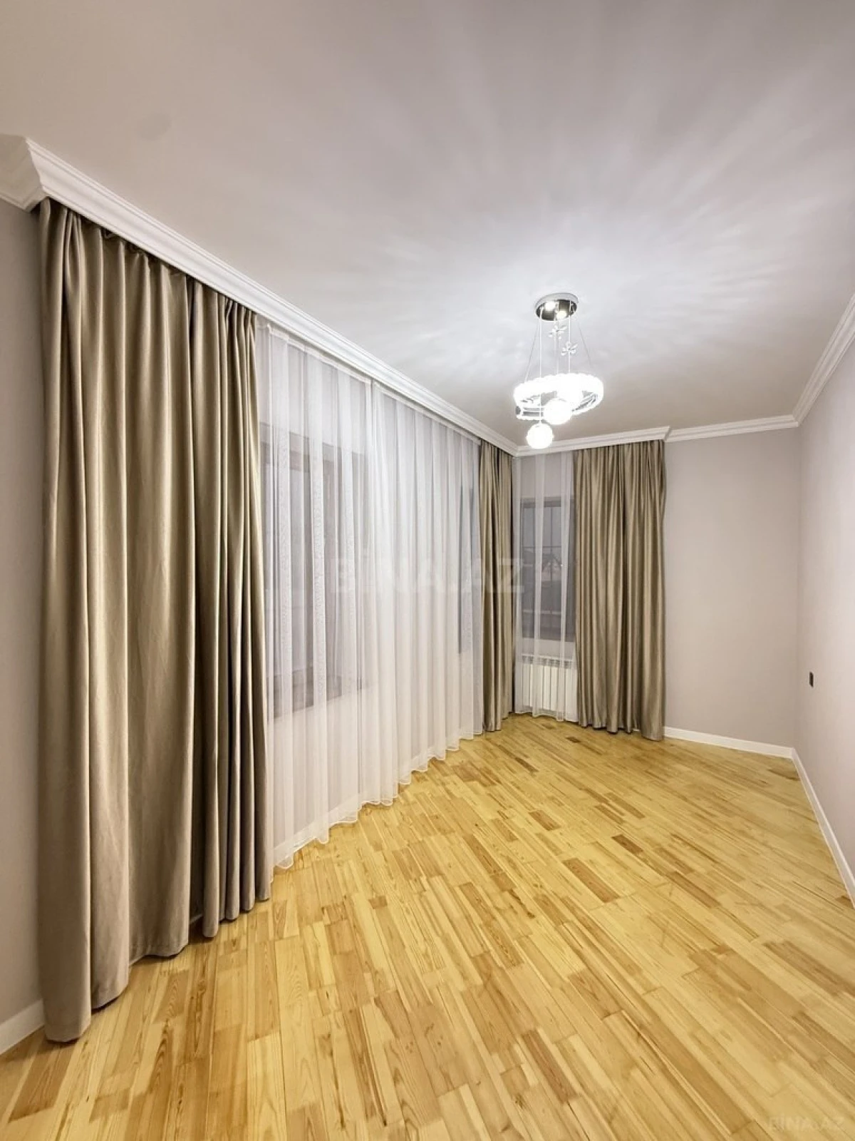 Satılır 6 otaqlı həyət evi 300 m²