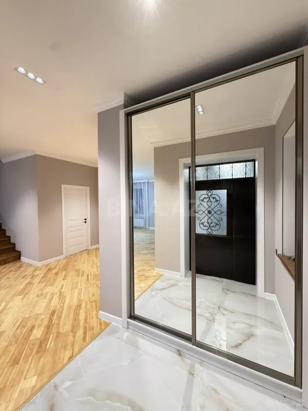 Satılır 6 otaqlı həyət evi 300 m²