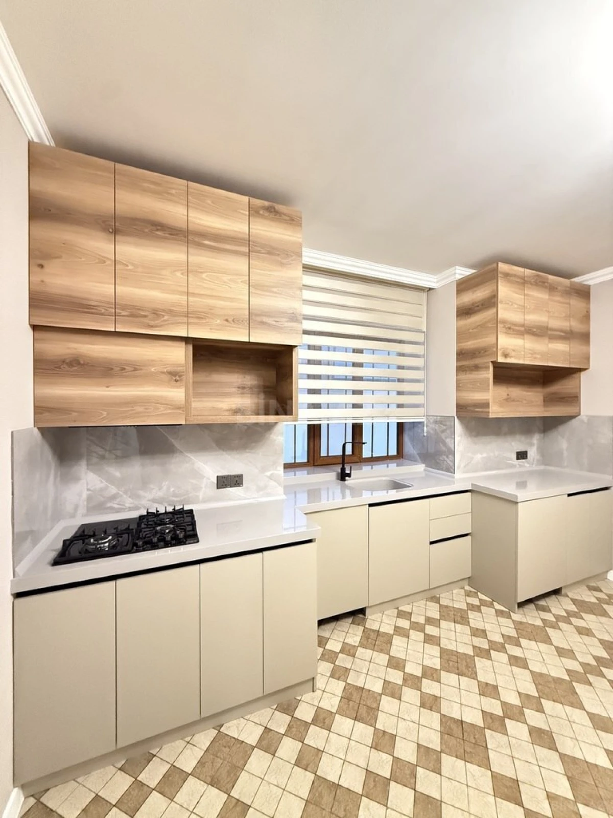 Satılır 6 otaqlı həyət evi 300 m²