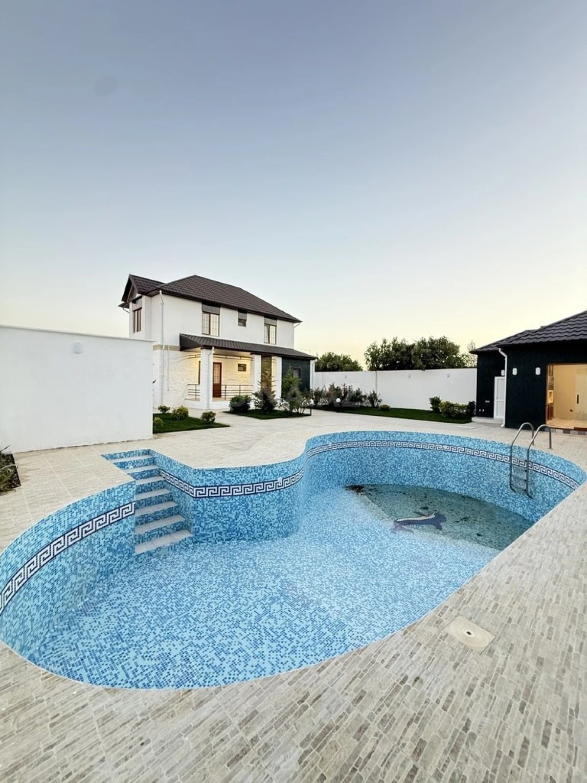 Satılır 6 otaqlı həyət evi 300 m²