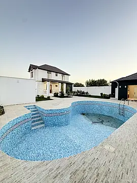 Satılır 6 otaqlı həyət evi 300 m²