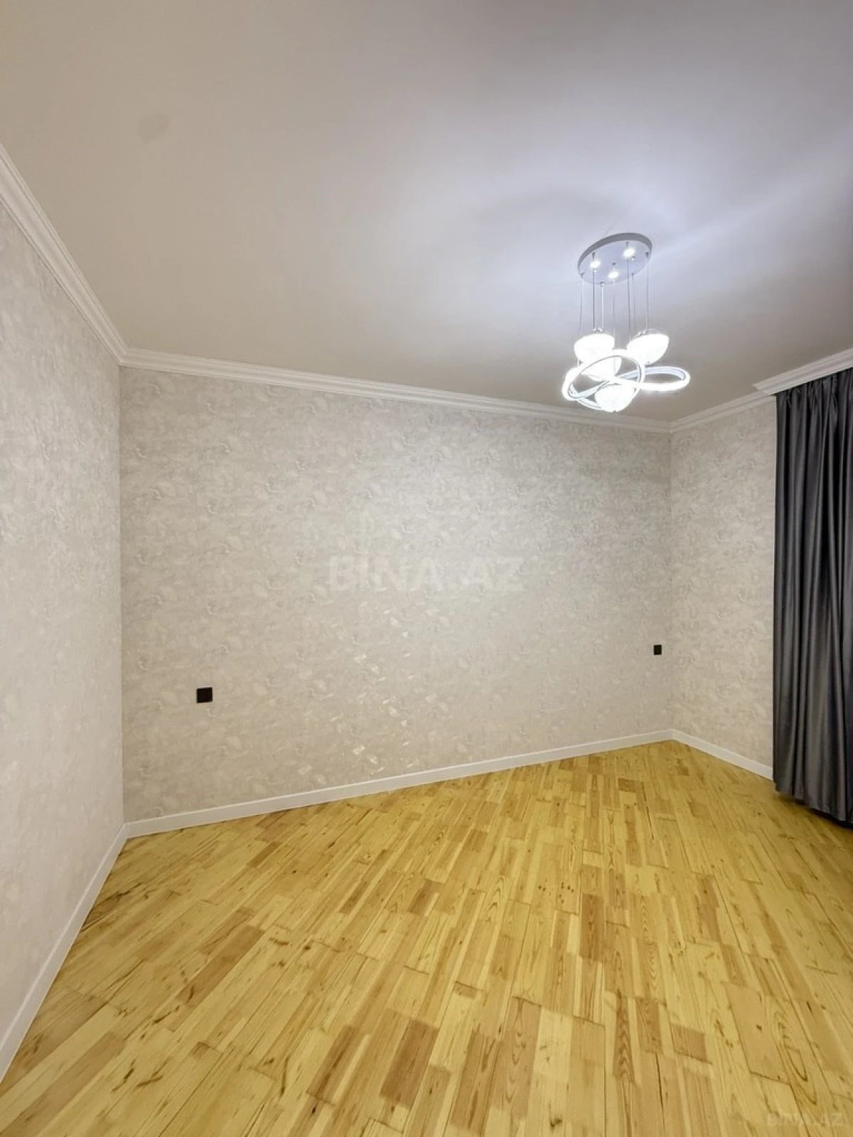 Satılır 6 otaqlı həyət evi 300 m²