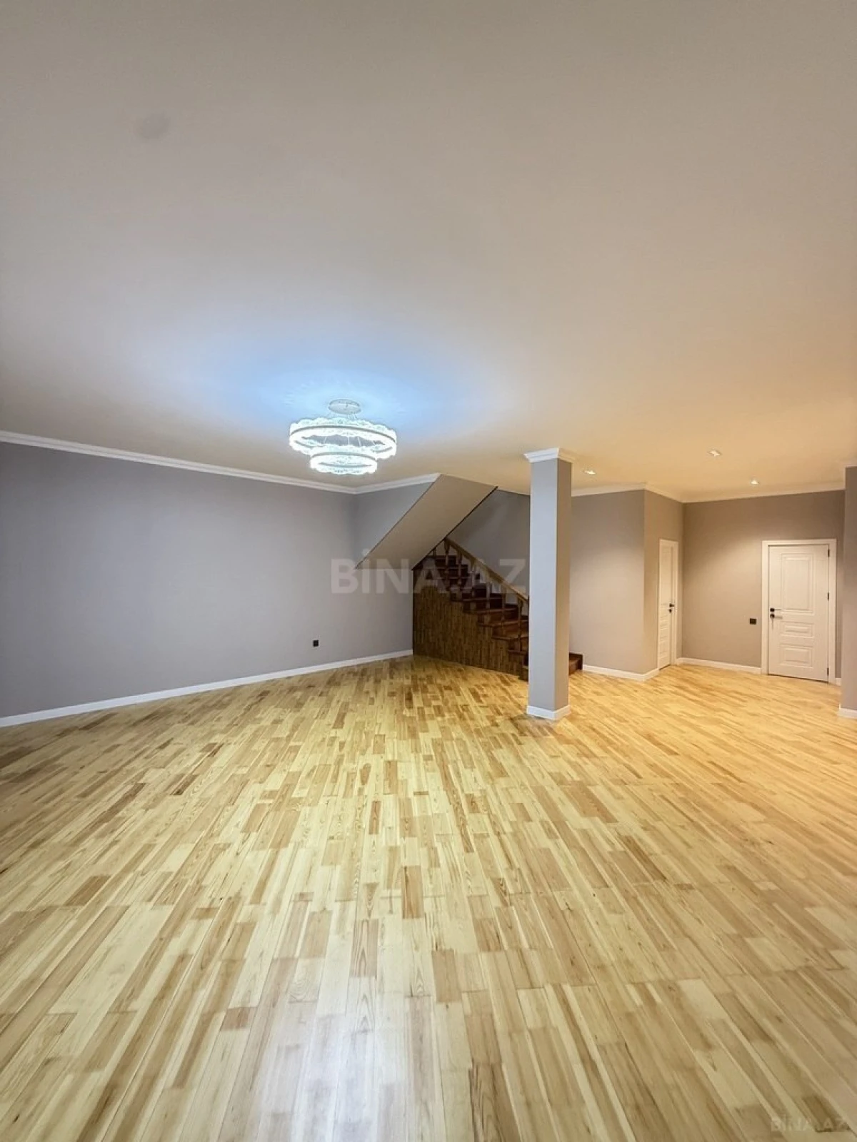 Satılır 6 otaqlı həyət evi 300 m²