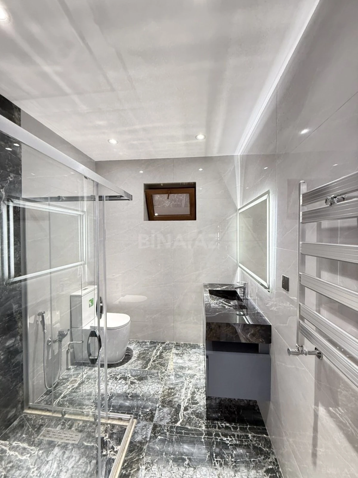 Satılır 6 otaqlı həyət evi 300 m²