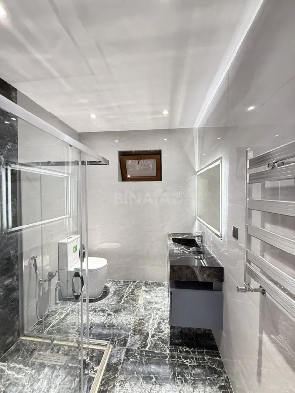 Satılır 6 otaqlı həyət evi 300 m²