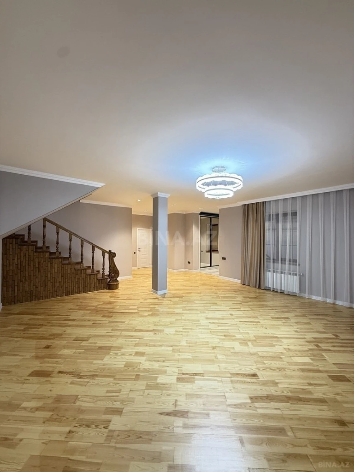 Satılır 6 otaqlı həyət evi 300 m²