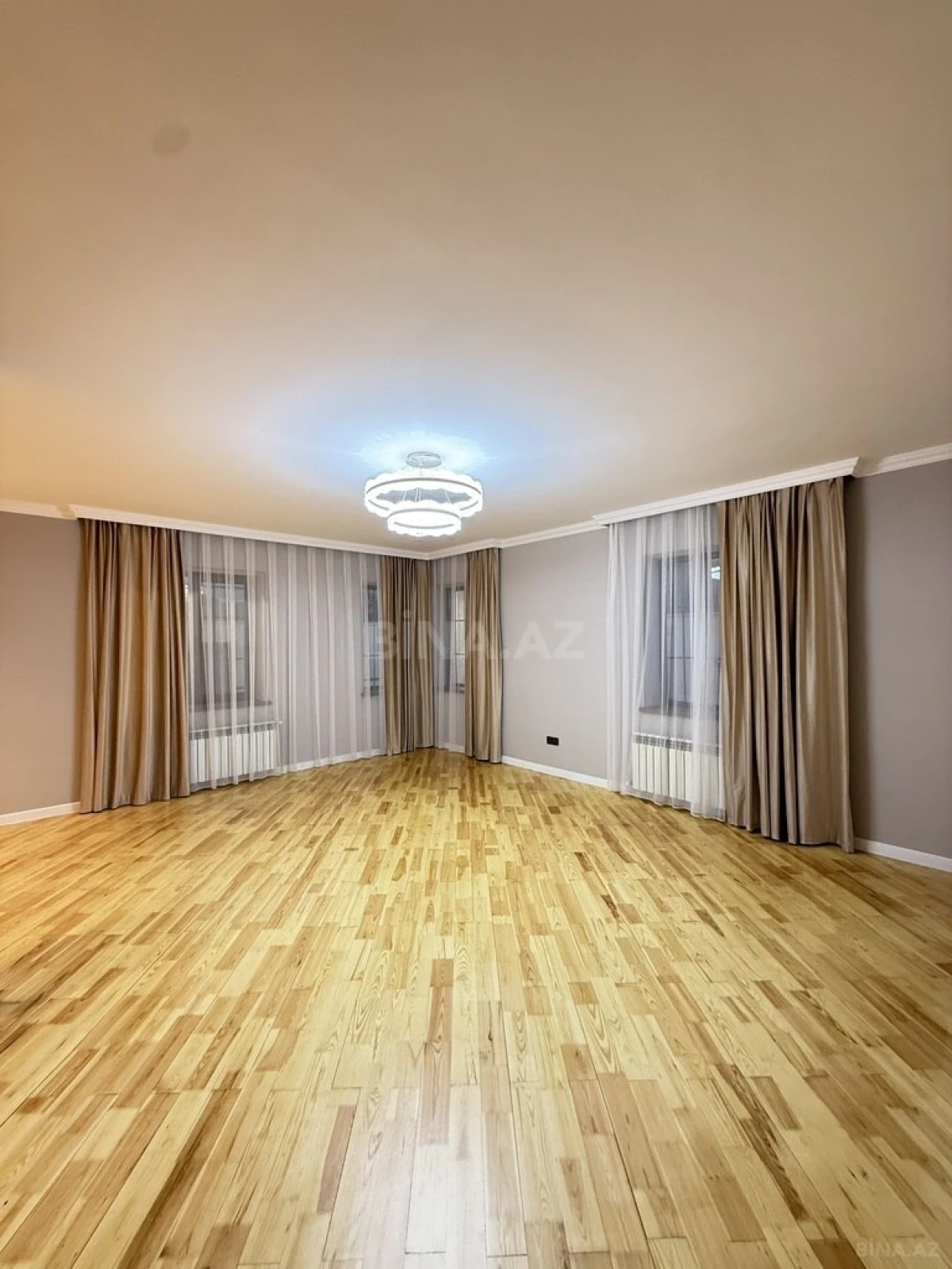 Satılır 6 otaqlı həyət evi 300 m²
