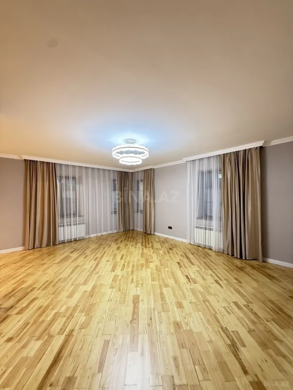 Satılır 6 otaqlı həyət evi 300 m²