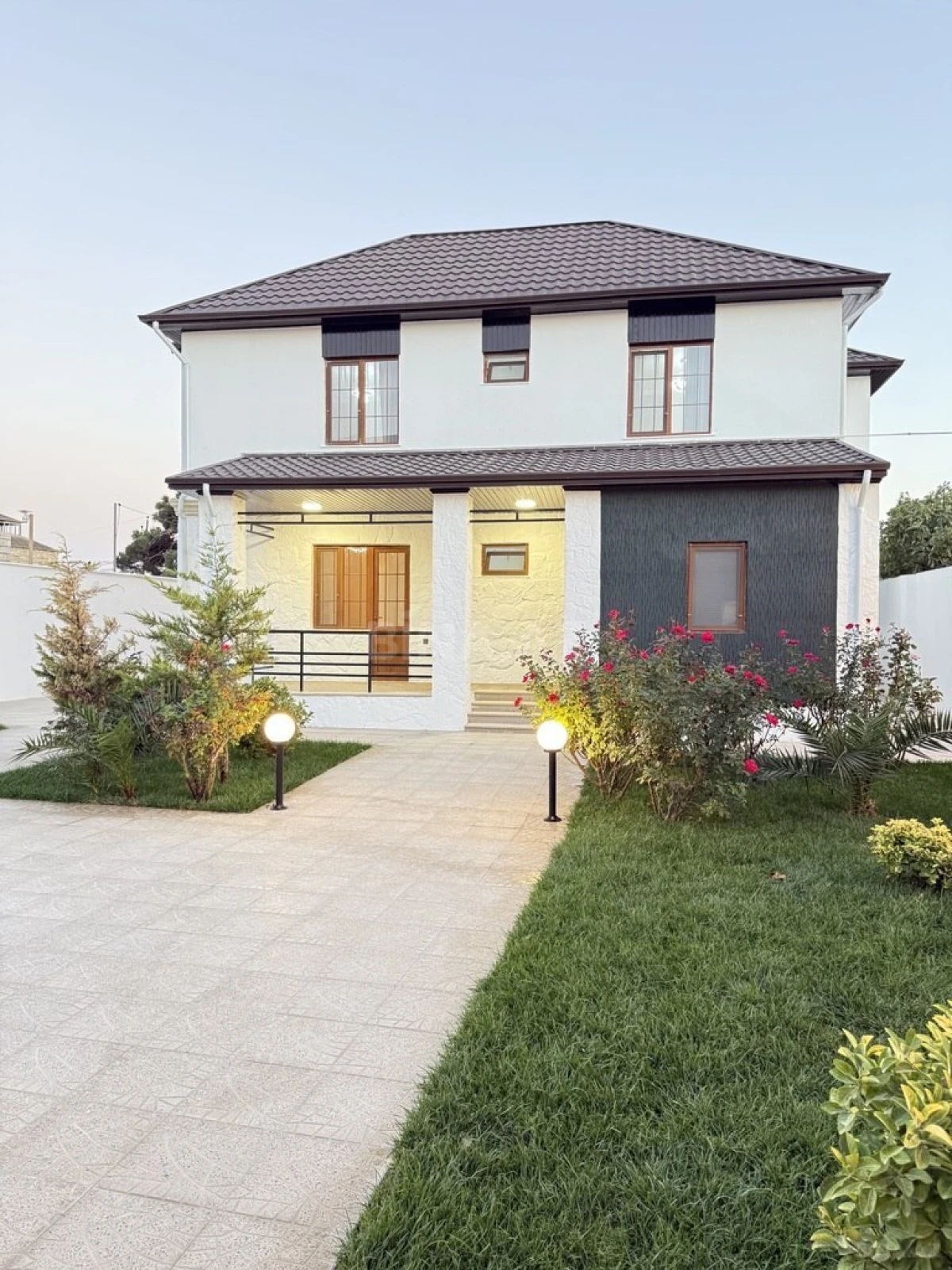 Satılır 6 otaqlı həyət evi 300 m²