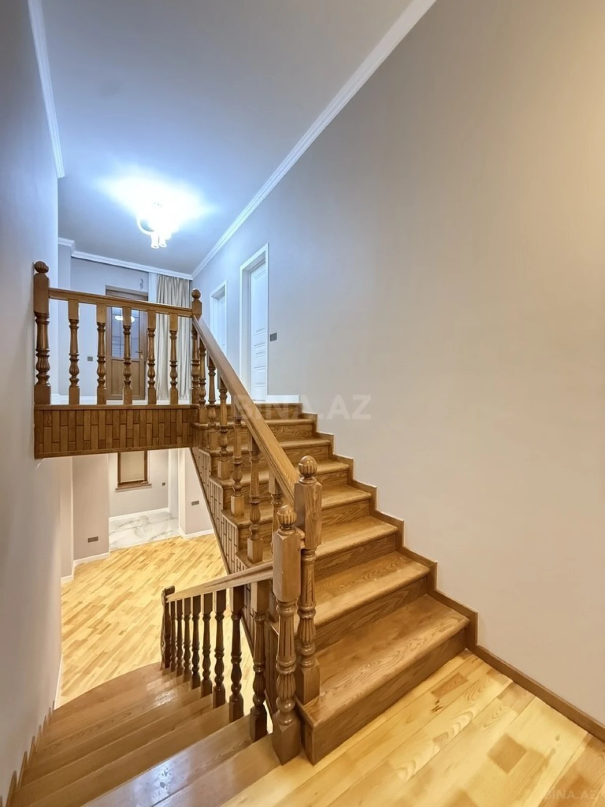 Satılır 6 otaqlı həyət evi 300 m²