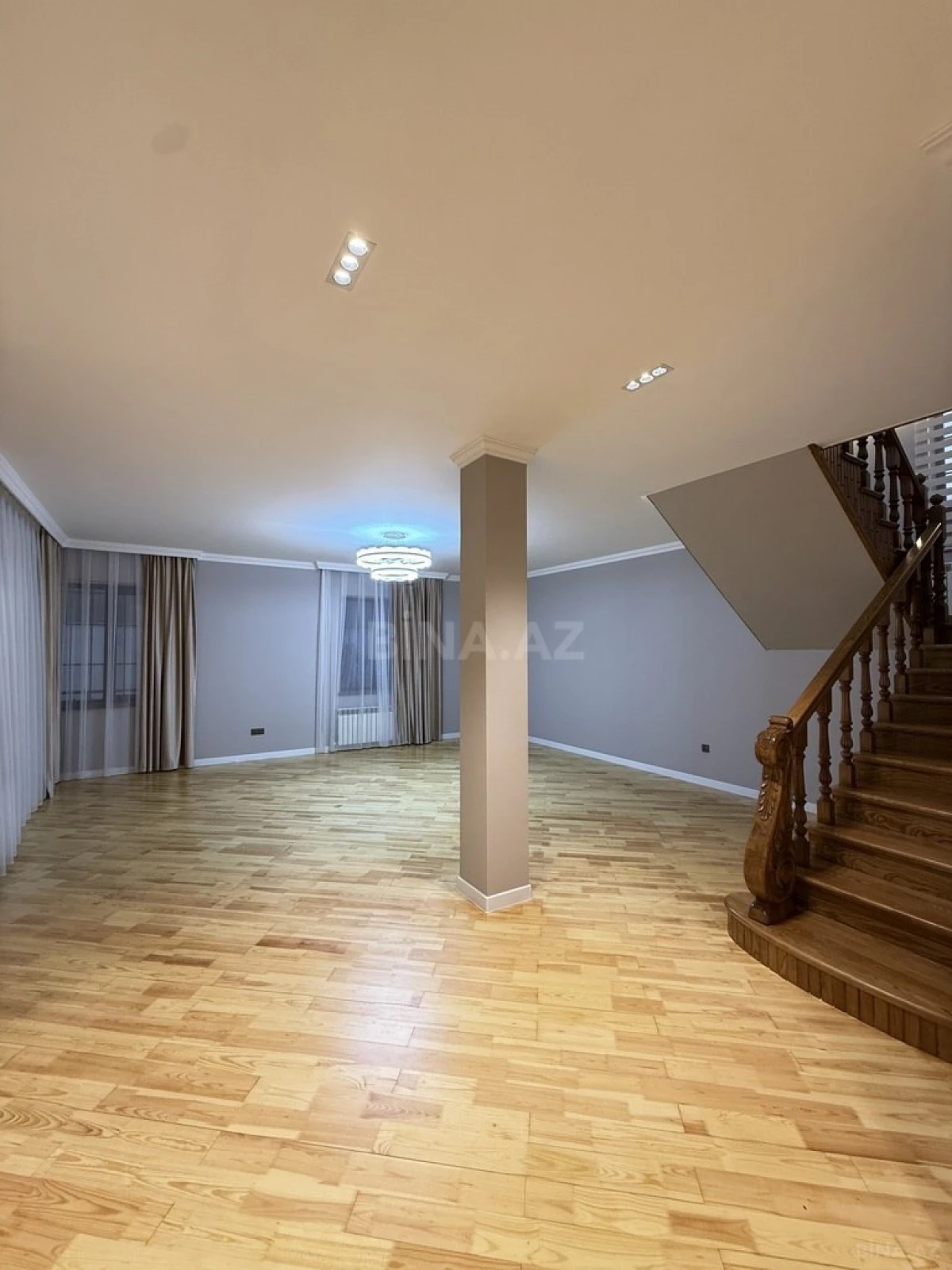 Satılır 6 otaqlı həyət evi 300 m²