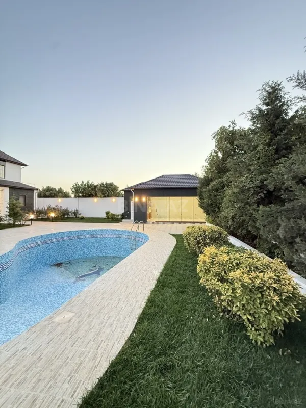 Satılır 6 otaqlı həyət evi 300 m²