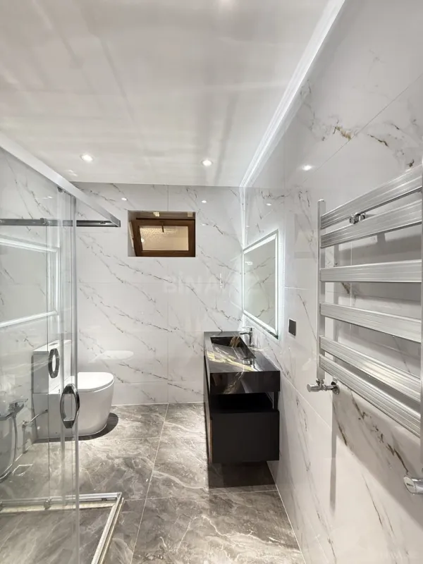 Satılır 6 otaqlı həyət evi 300 m²