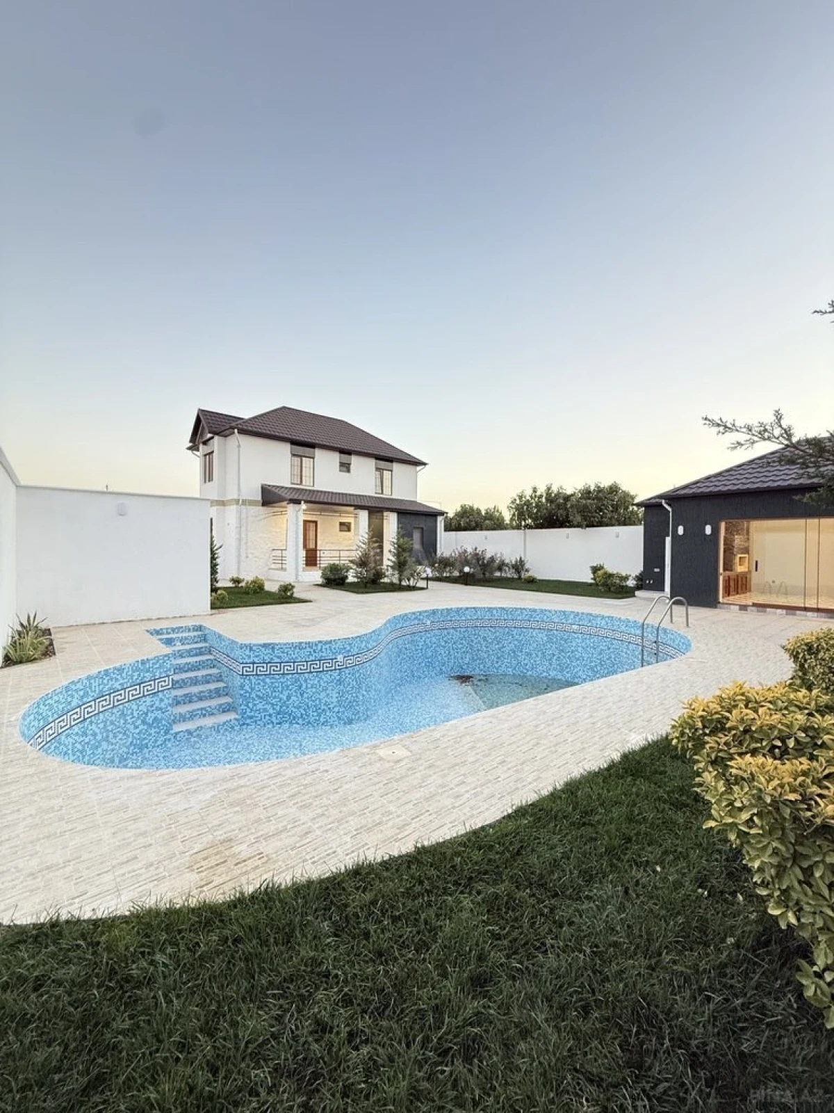 Satılır 6 otaqlı həyət evi 300 m²