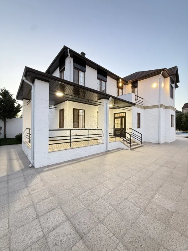 Satılır 6 otaqlı həyət evi 300 m²