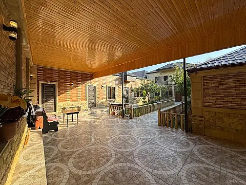 Satılır 5 otaqlı həyət evi 240 m²