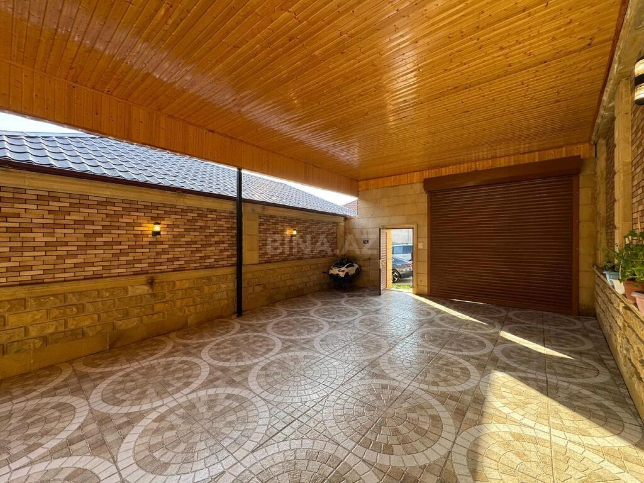 Satılır 5 otaqlı həyət evi 240 m²