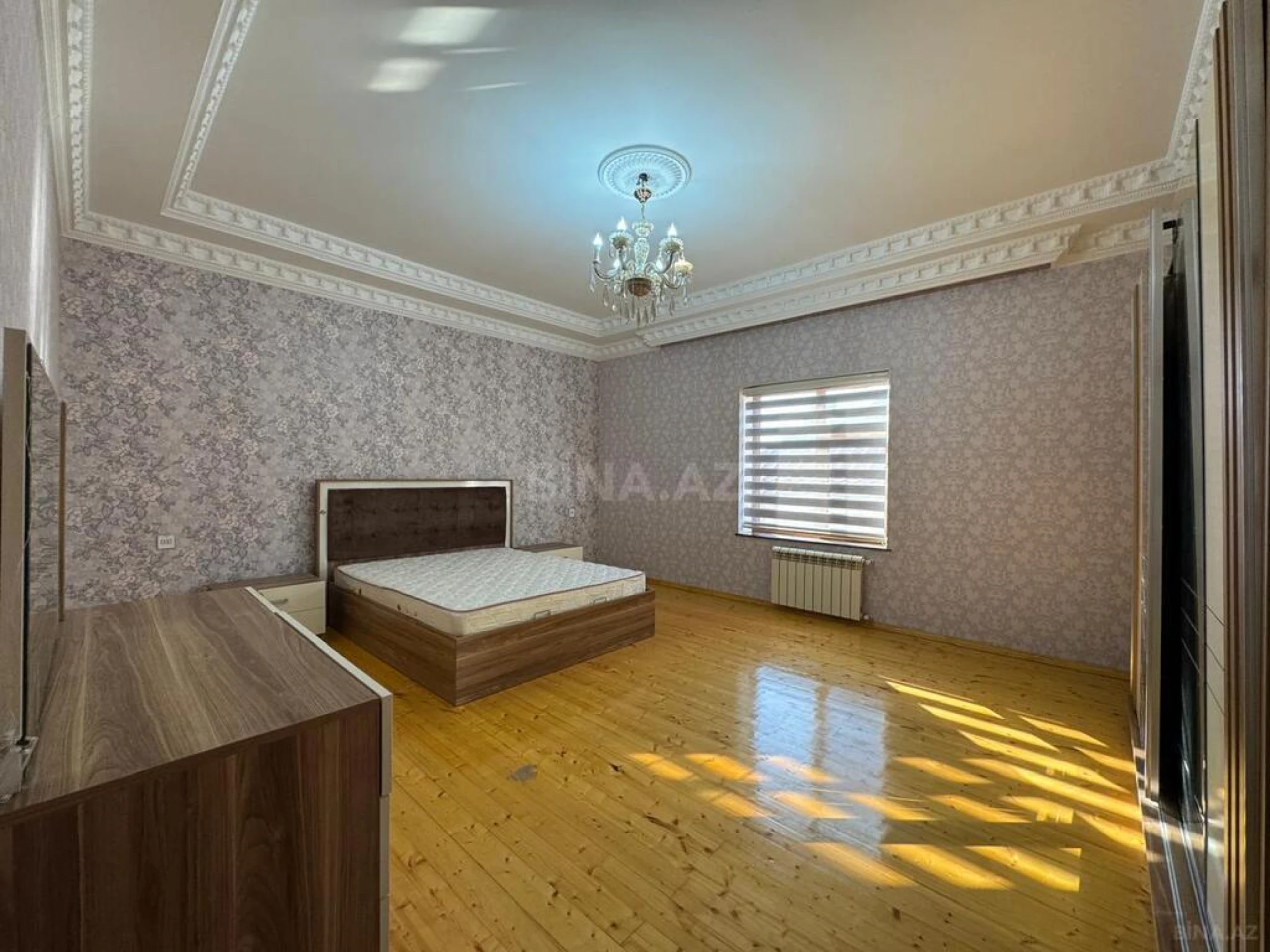 Satılır 5 otaqlı həyət evi 240 m²